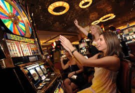 lunar778 login mobile phone screen showing live roulette table with bet slip and live feed